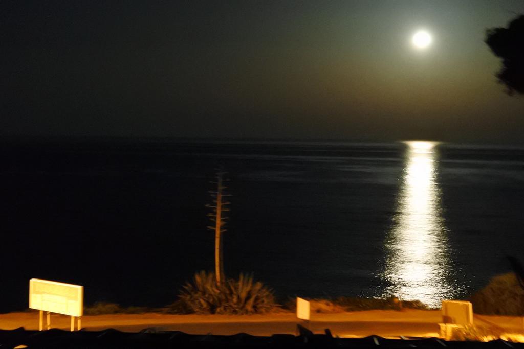 Kissonerga Beach Apartment Paphos Eksteriør bilde