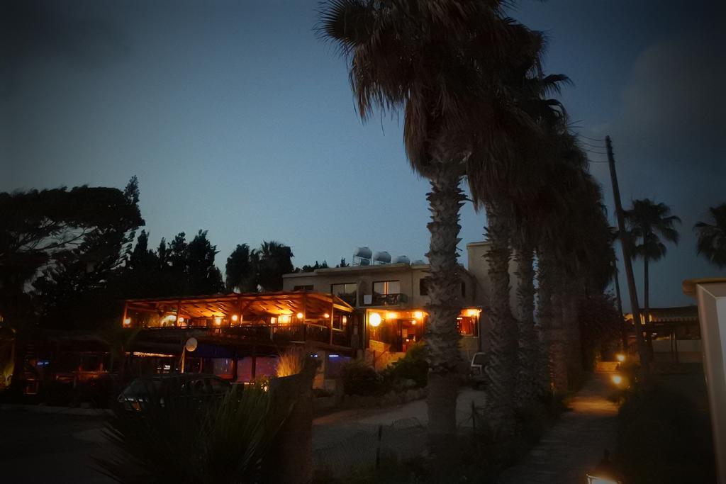 Kissonerga Beach Apartment Paphos Eksteriør bilde