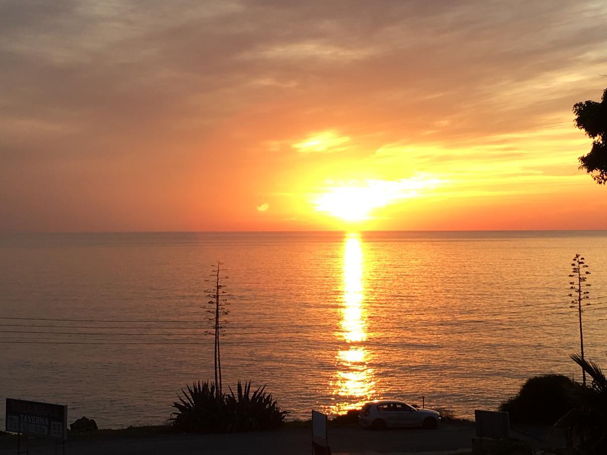 Kissonerga Beach Apartment Paphos Eksteriør bilde