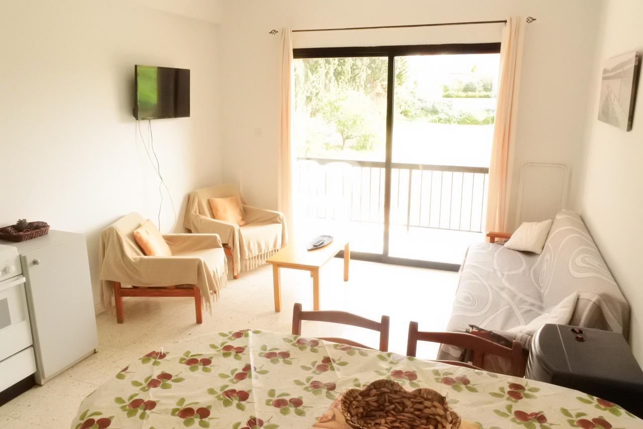 Kissonerga Beach Apartment Paphos Eksteriør bilde