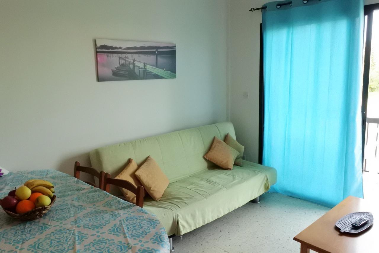 Kissonerga Beach Apartment Paphos Eksteriør bilde