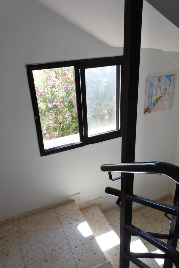 Kissonerga Beach Apartment Paphos Eksteriør bilde